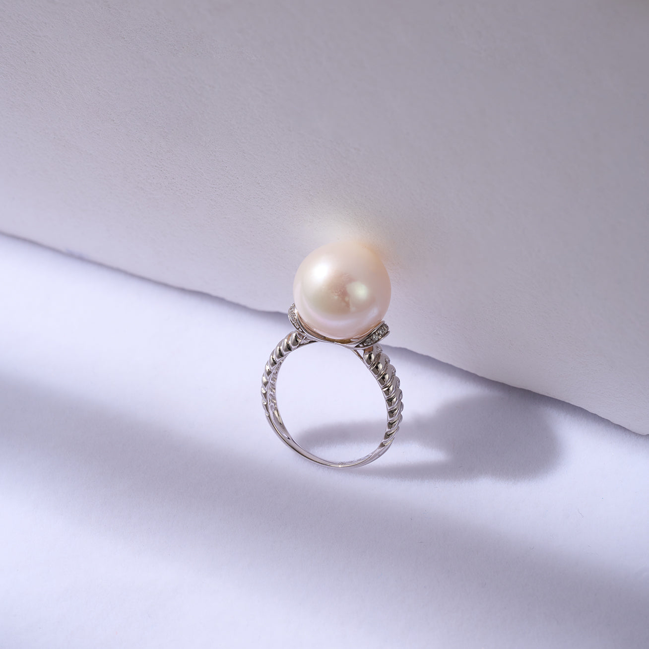 18K Gold Edison Pearl Ring KR00110 - Elegant Pearl Jewelry for Women, Perfect for Weddings, Anniversaries & Special Occasions