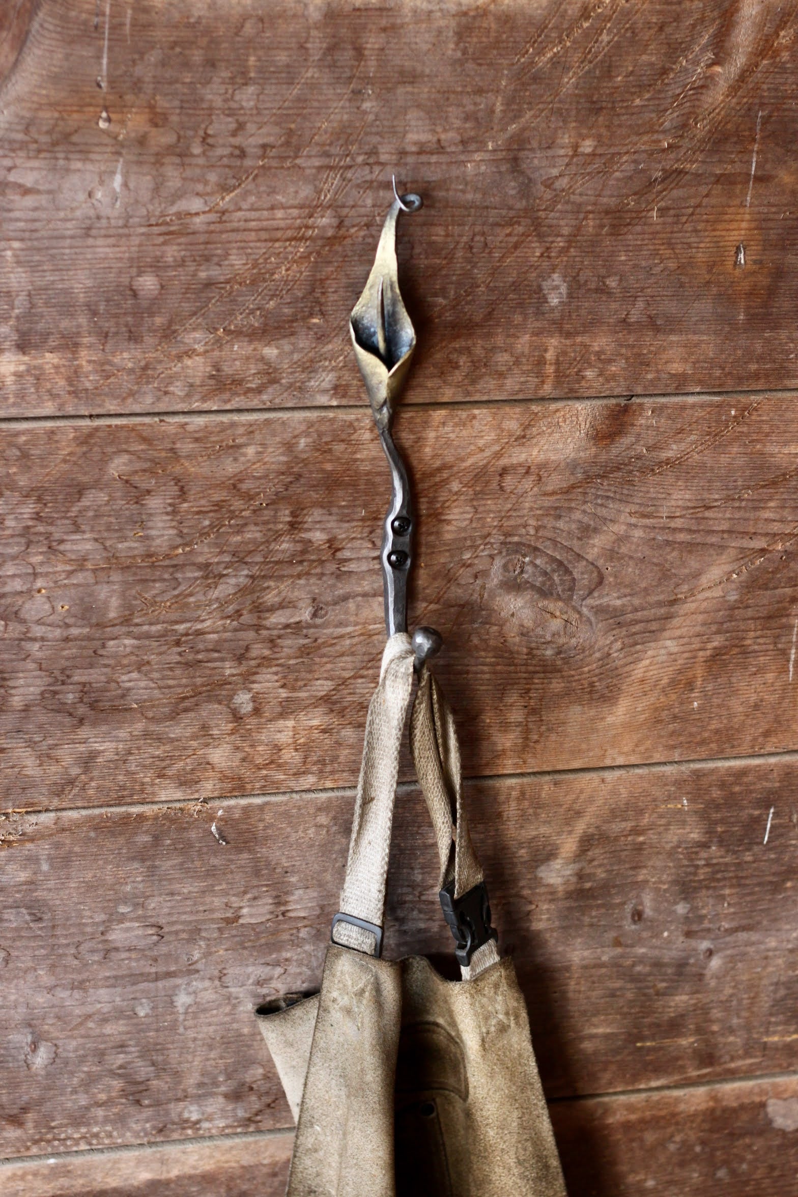 Elegant Calla Lily Wall Hooks - Decorative Floral Hooks for Home Decor, Perfect for Hanging Coats, Hats, and Keys in Entryway, Bedroom, or Bathroom