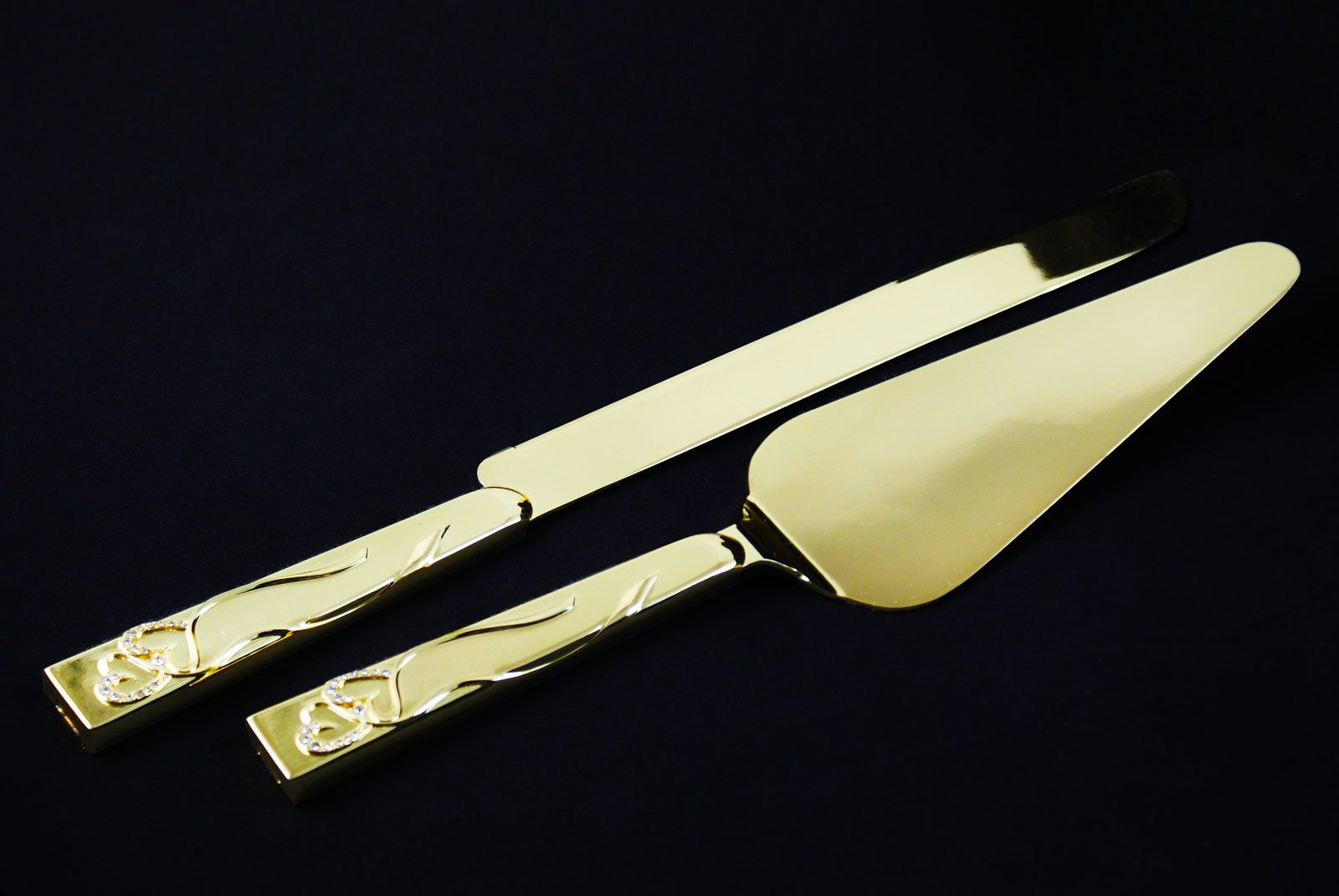 Elegant Gold and Silver Wedding Toasting Glasses with Cake Knife Server Set - Perfect for Bridal Showers, Receptions & Anniversary Celebrations