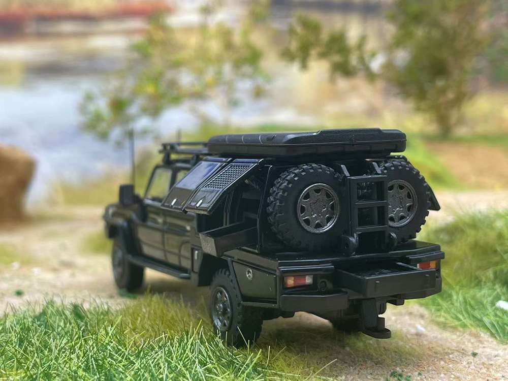 1/64 Scale Toyota Land Cruiser LC79 6x6 Pickup Truck Diecast Model Car - Desert Yellow - Collectible Miniature Toy for Hobbyists & Gifts | Off-Road Adventure, Desert Travel, Car Collection Display