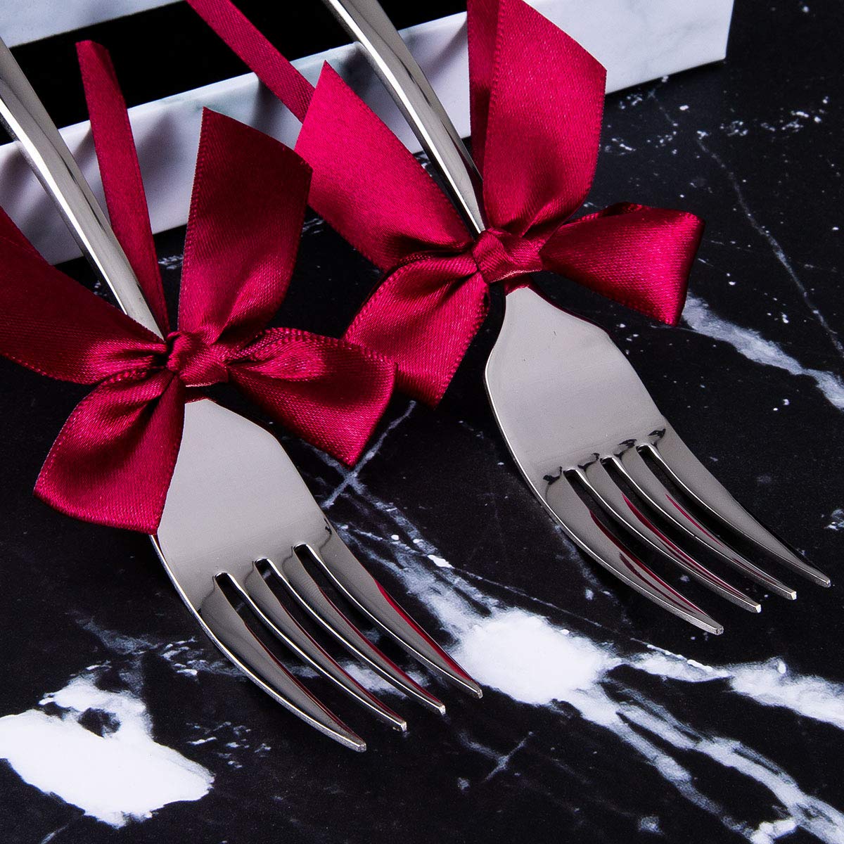 Personalized Mr and Mrs Wedding Forks Set of 2 - Custom Engraved Anniversary Silverware for Bridal Shower, Couples Gift - Perfect for Romantic Dinners, Anniversaries & Wedding Keepsakes