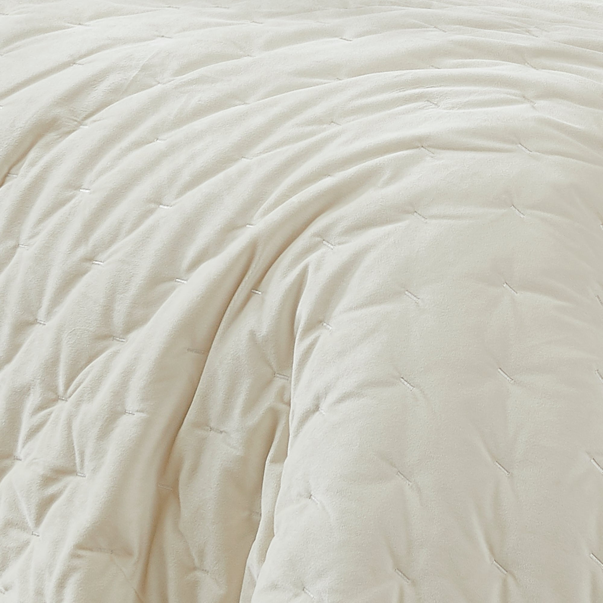 Haven Velvet Embroidered Quilt Set - Ultra Soft 3-Piece Bedding Set for Queen/King Size Beds | Luxury Bedroom Decor & Cozy Winter Nights