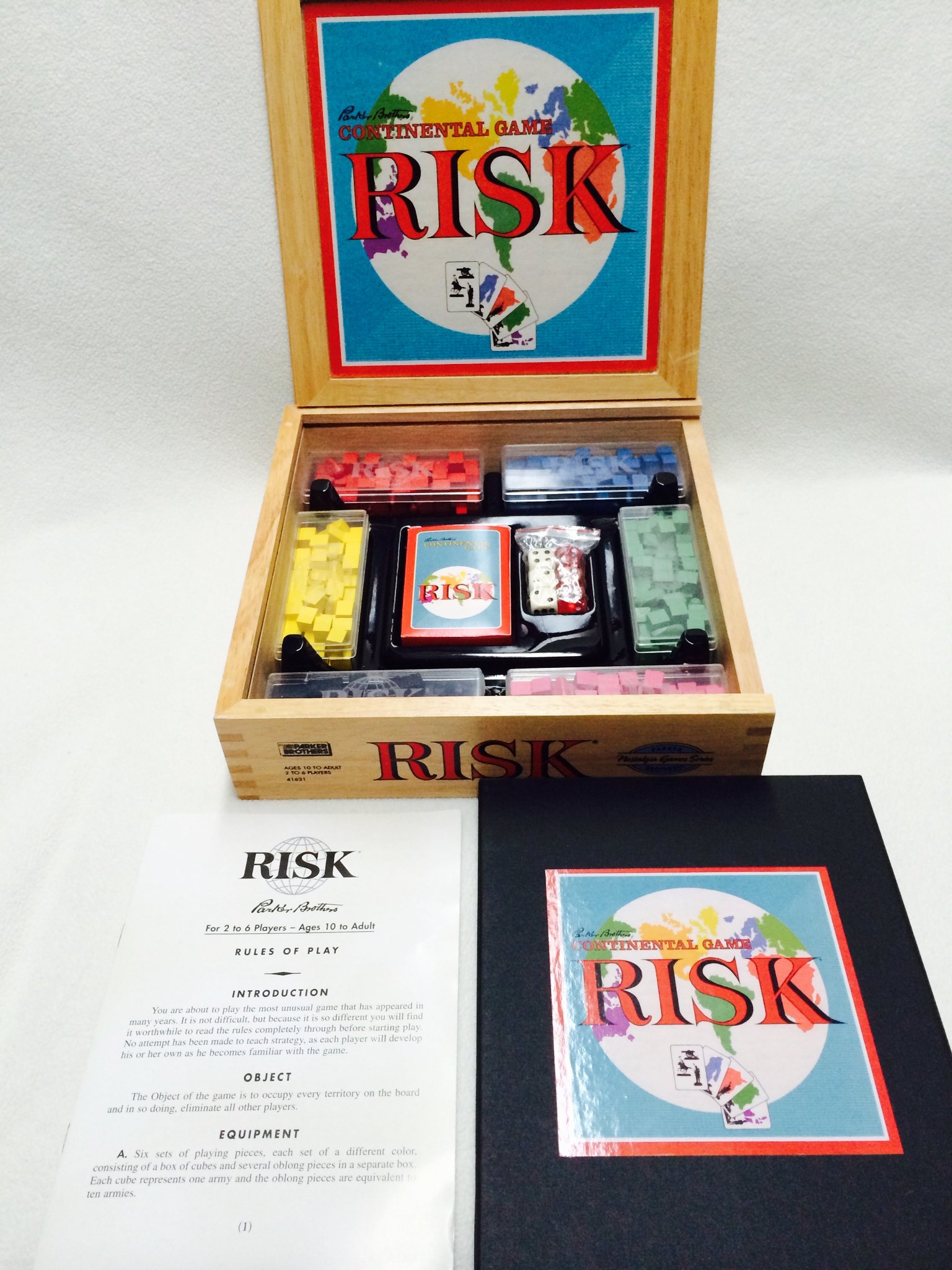 Hasbro Gaming Risk Nostalgia Edition - Classic Strategy Board Game for Family Game Night & Friends Gatherings