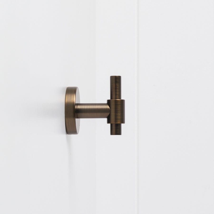 Vintage Brass Melbourne Robe Hook - Elegant Wall-Mounted Coat Hanger for Bathroom, Bedroom & Entryway - Perfect for Towels, Robes & Hats