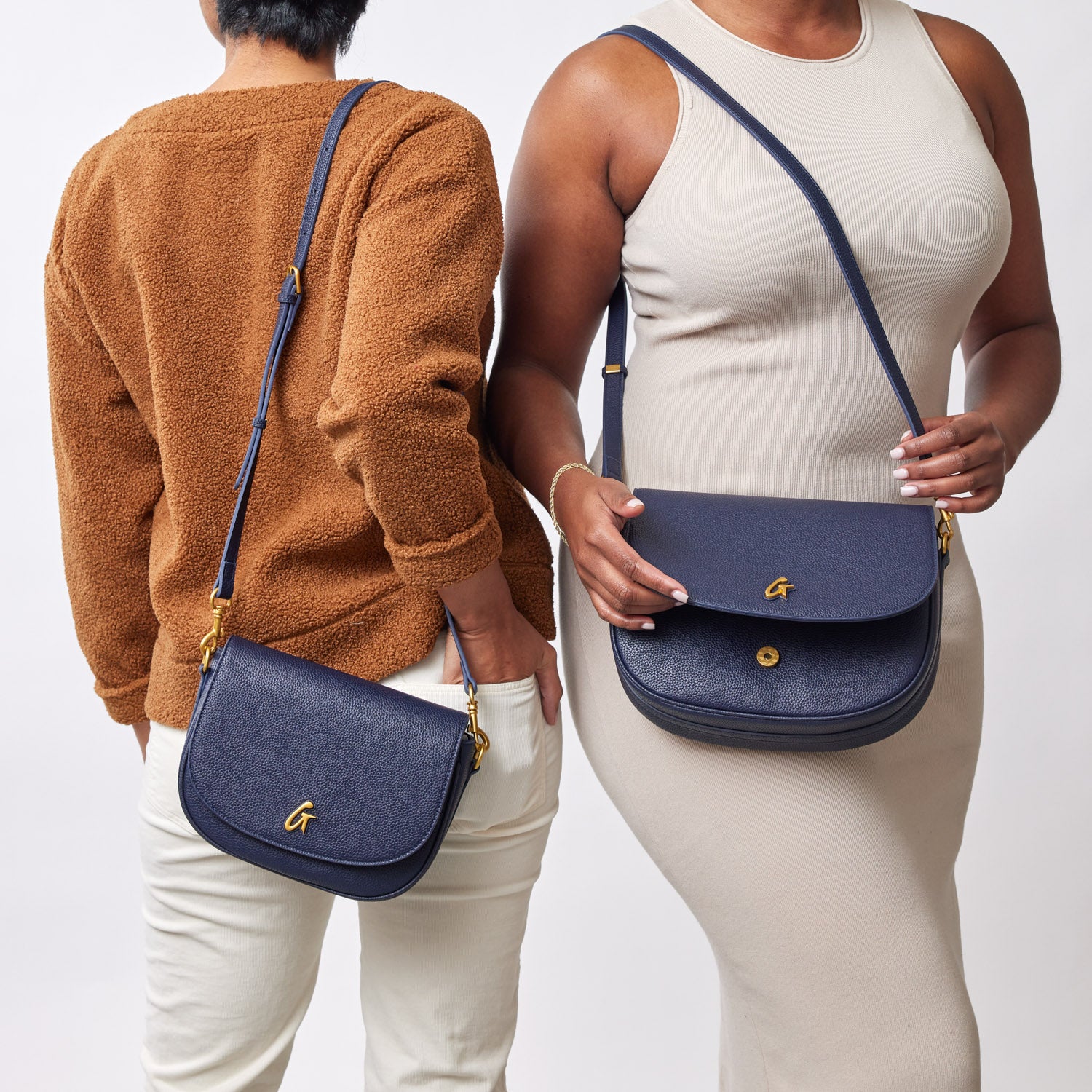 **MEDIUM PEBBLE SHOULDER BAG in Navy Blue - Stylish & Versatile Crossbody Purse for Women, Perfect for Work, Travel & Everyday Use**