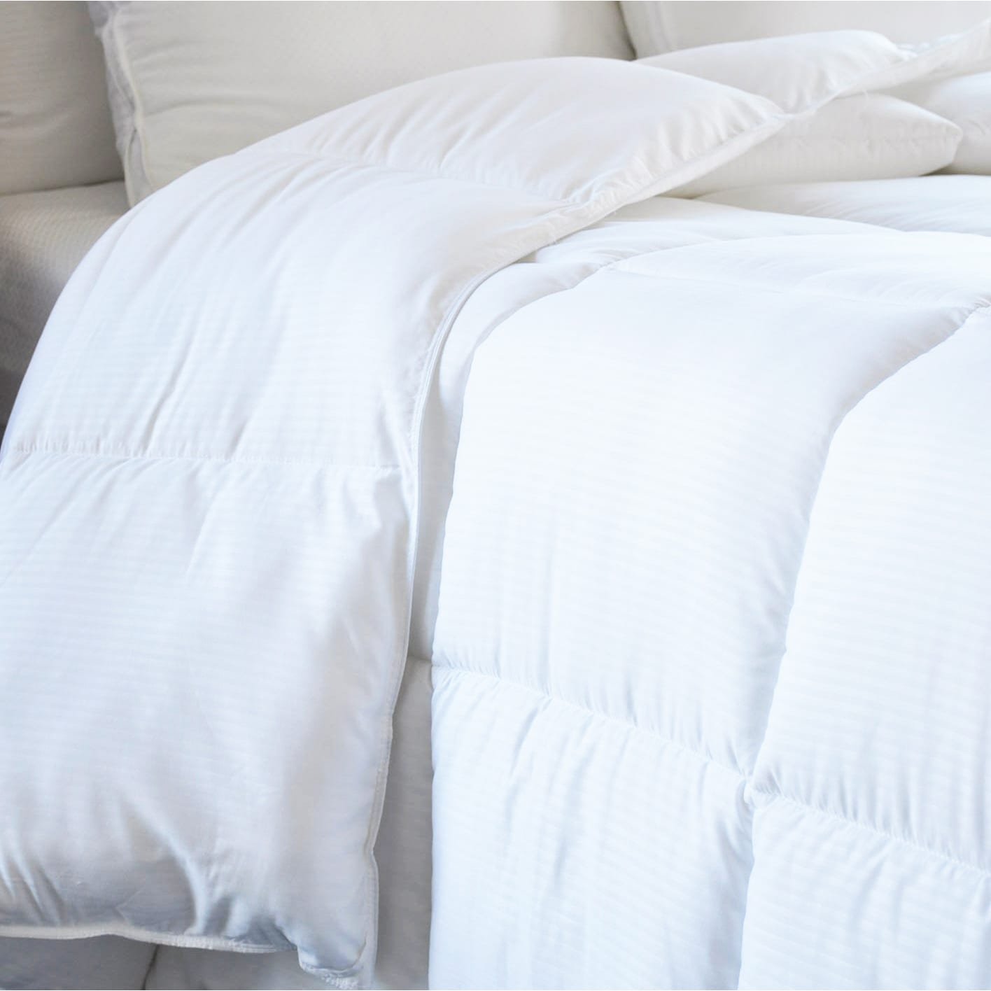 Premium White Down Alternative Comforter - Hypoallergenic Medium Weight Filled with Embossed Microfiber Shell - King Size Bedding for All-Season Comfort - Perfect for Master Bedroom, Guest Room & Hotel Luxury