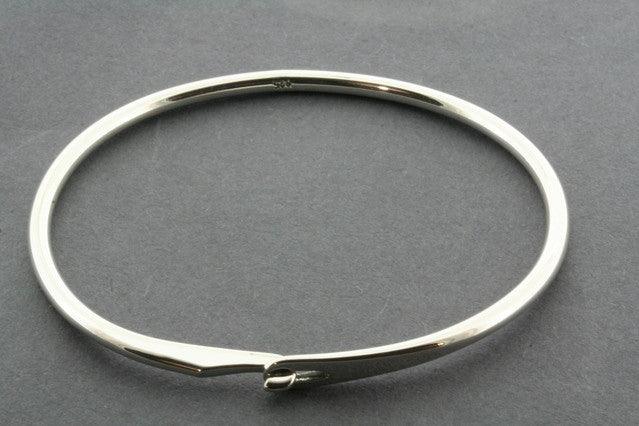Elegant Narrow Clip Bangle Bracelet for Women - Adjustable Minimalist Cuff for Daily Wear & Special Occasions