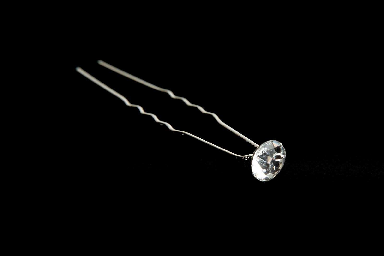 Sparkling Crystal Bun Pin for Women - Elegant Hair Clip for Updos, Ponytails & Braids - Perfect for Weddings, Parties & Everyday Glam
