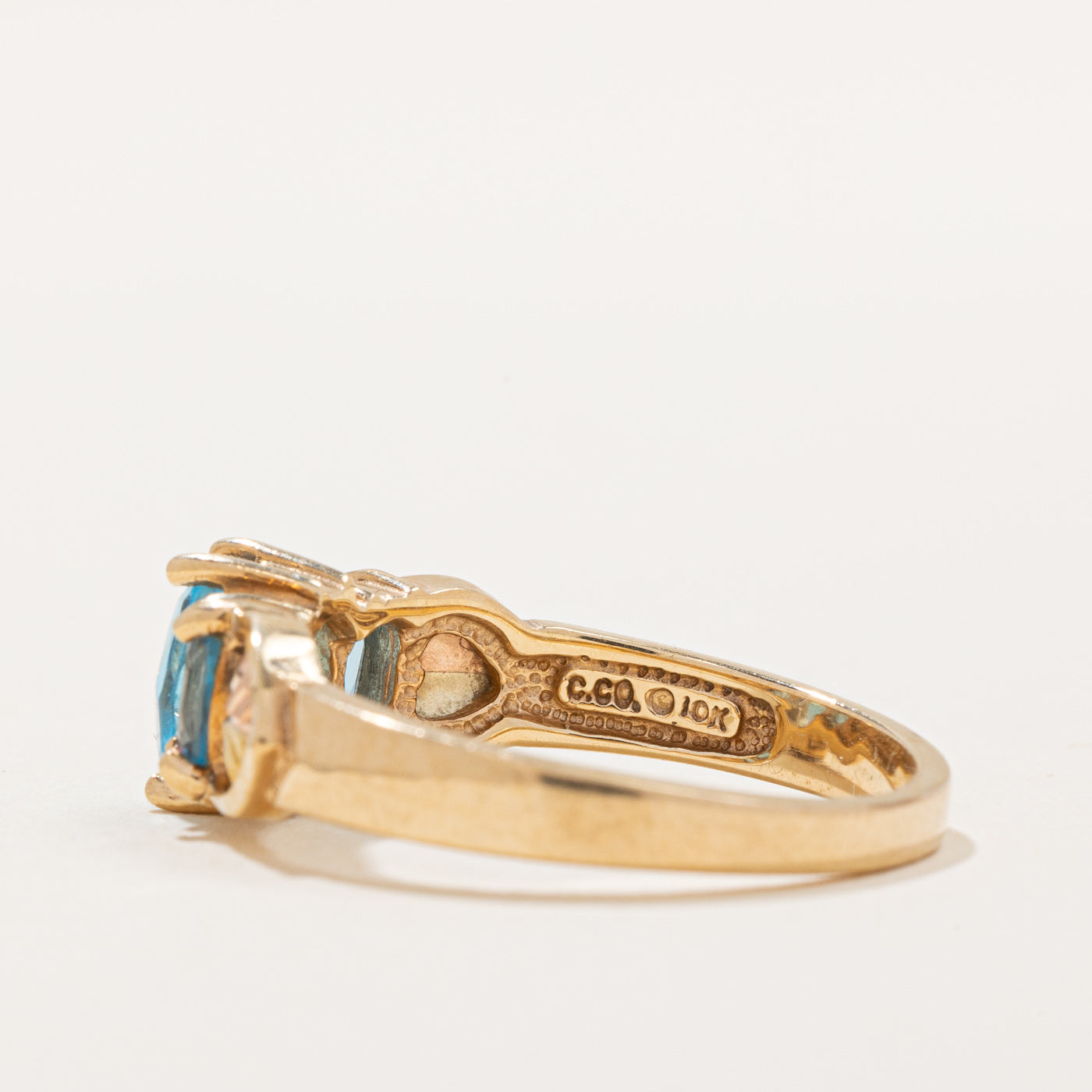 1.50ctw Two Tone Blue Topaz Ring - Size 9 | Elegant Birthstone Jewelry for Women | Perfect for Anniversary Gifts, Birthday Presents & Special Occasions