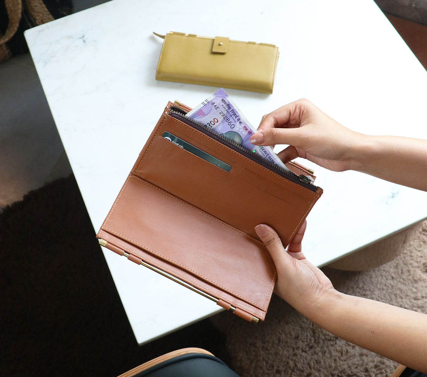Premium Auburn Leather Wallet for Men - Slim RFID Blocking Bifold Wallet with Money Clip - Perfect for Everyday Carry & Travel