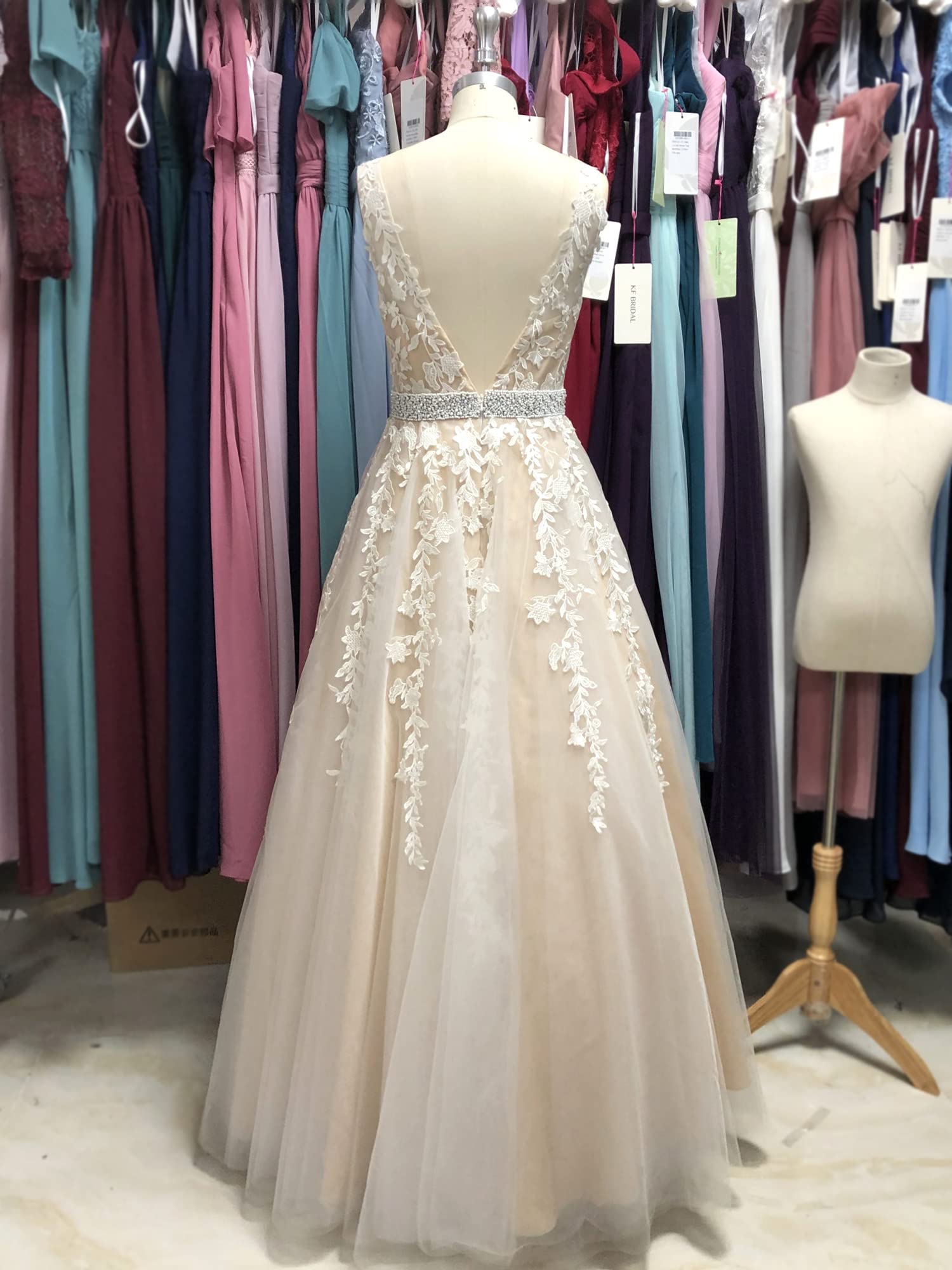2023 Prom Dresses Elegant V-Neck Tulle Military Ball Gown with Lace Appliques & Beaded Details - Perfect for Homecoming, Evening Parties & Formal Events