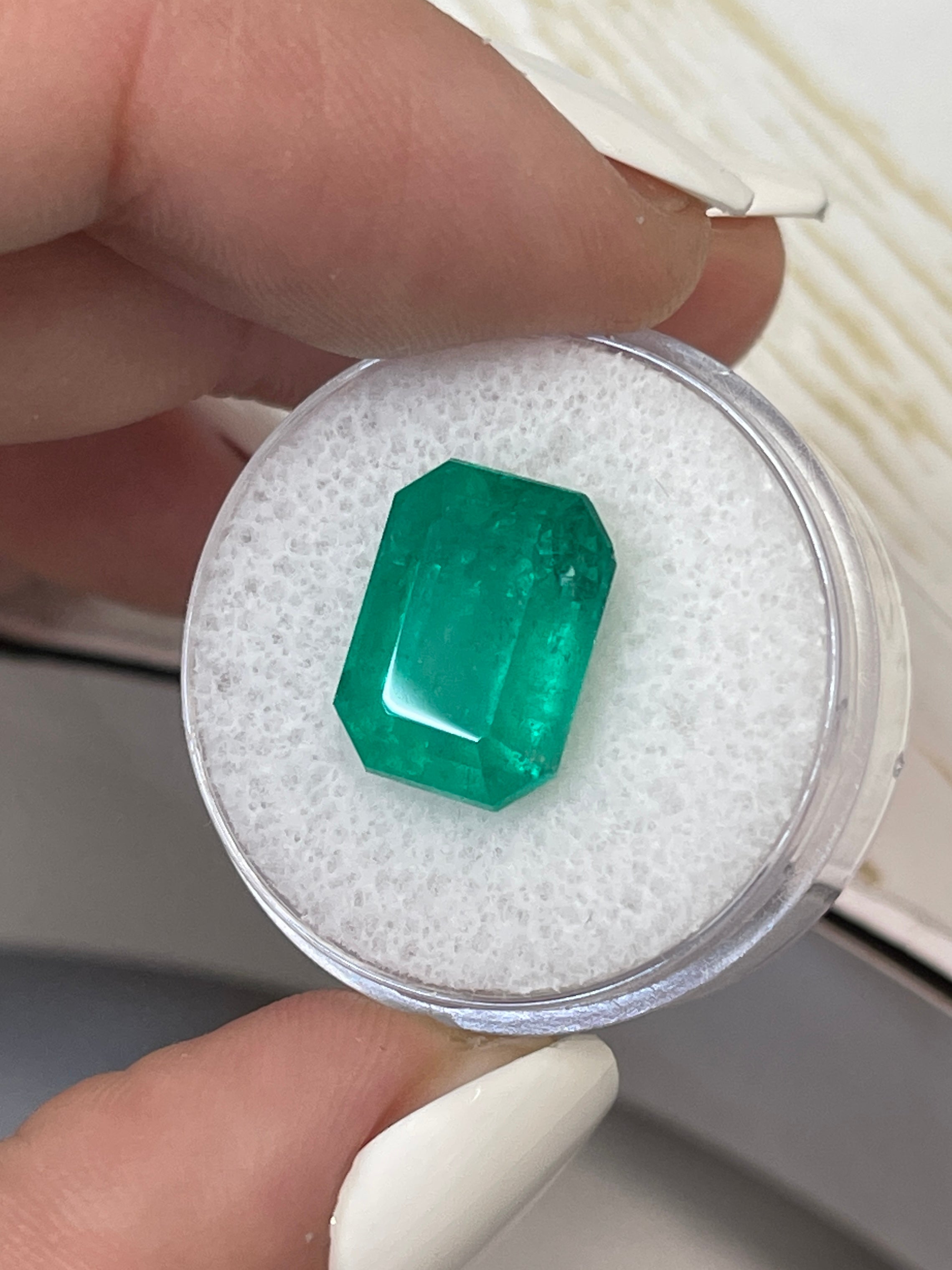 7.64 Carat 13x10mm Loose Colombian Emerald Gemstone - Emerald Cut for Jewelry Making, Engagement Rings & Luxury Gifts