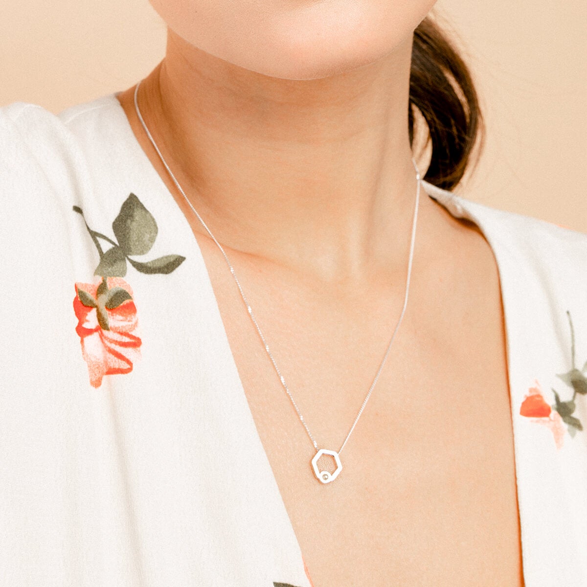Honeycomb Necklace for Women - Elegant Beehive Pendant Jewelry Gift for Her - Perfect for Valentine's Day, Anniversary & Everyday Wear