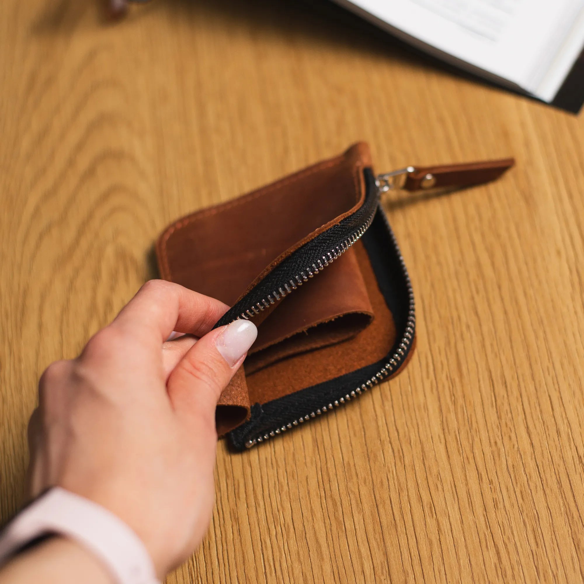 Premium Zippered Wallet for Men & Women - Slim RFID Blocking Leather Bifold Wallet with Multiple Card Slots & ID Window - Perfect for Travel, Business & Everyday Use
