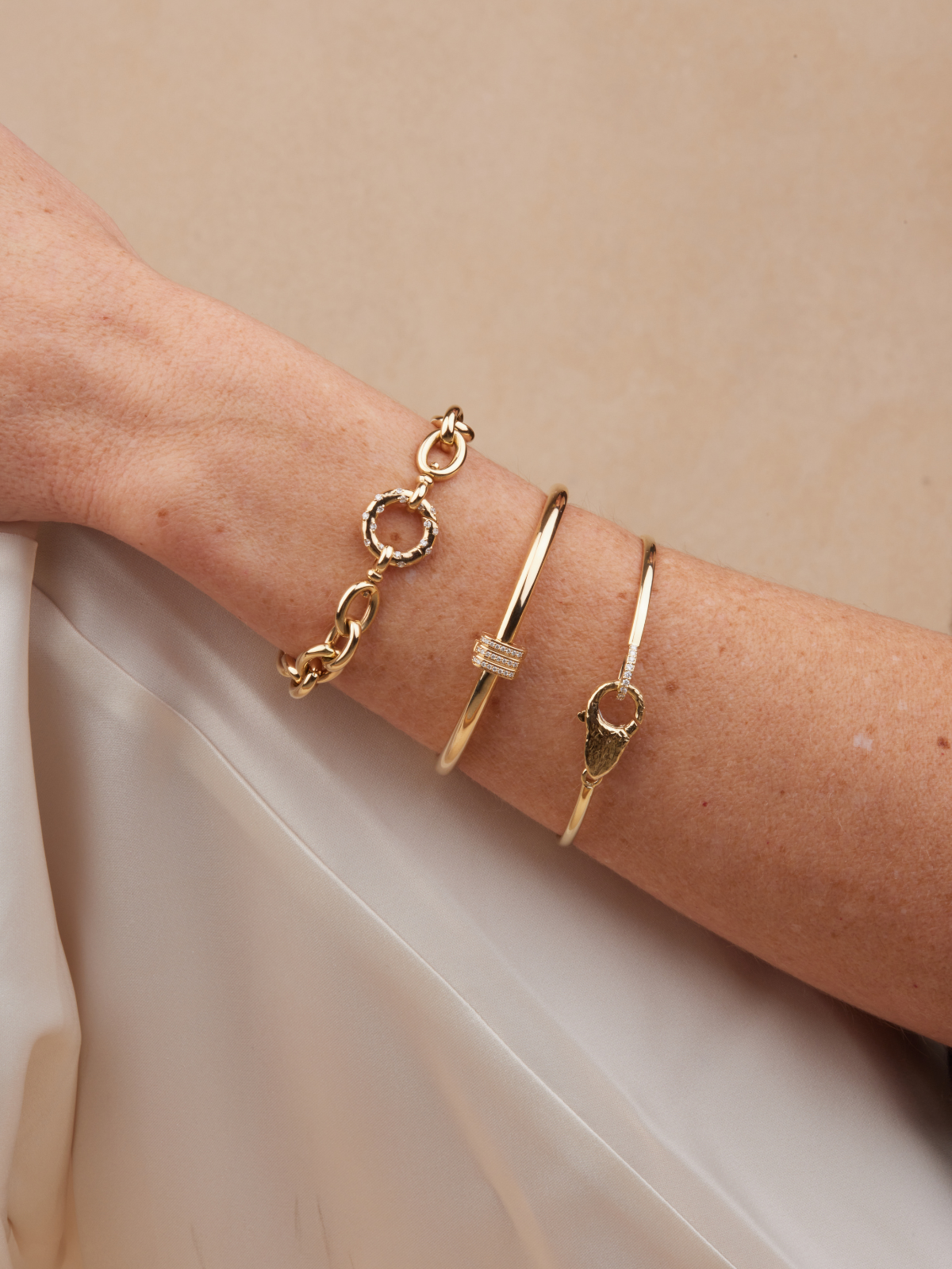 Luxe Latch Bracelet - Elegant Adjustable Gold/Silver Jewelry for Women | Perfect for Parties, Weddings & Everyday Wear