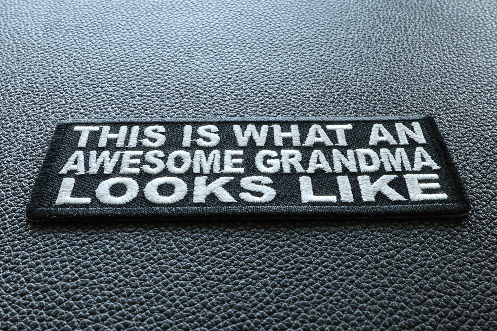 Funny Iron-On Patch - 'This is What an Awesome Grandma Looks Like' - Embroidered Applique for Jackets, Hats & Bags - Perfect Gift for Grandparents Day & Family Reunions