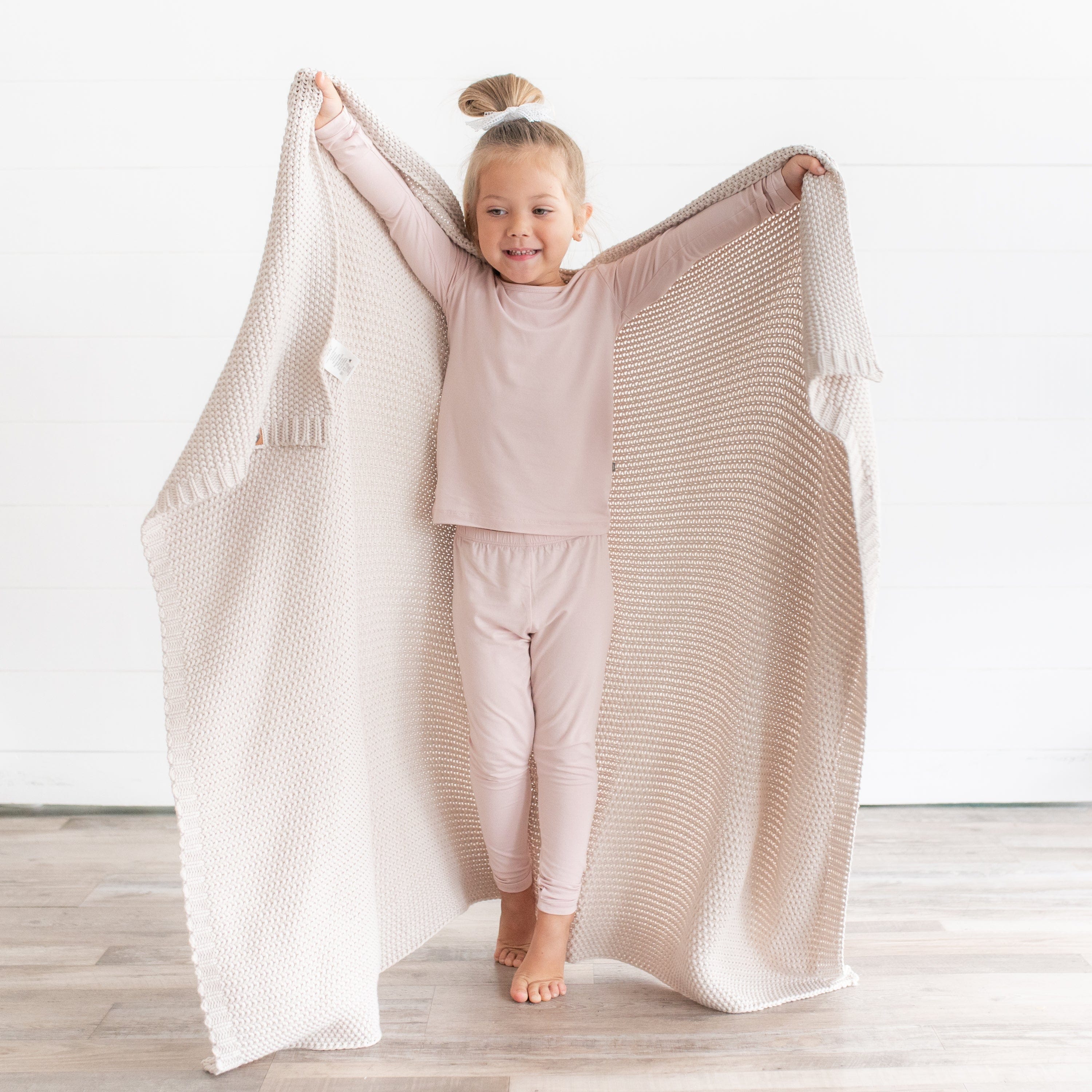 Soft & Cozy Chunky Knit Baby Blanket in Oat - Perfect for Nursery, Stroller & Cuddle Time