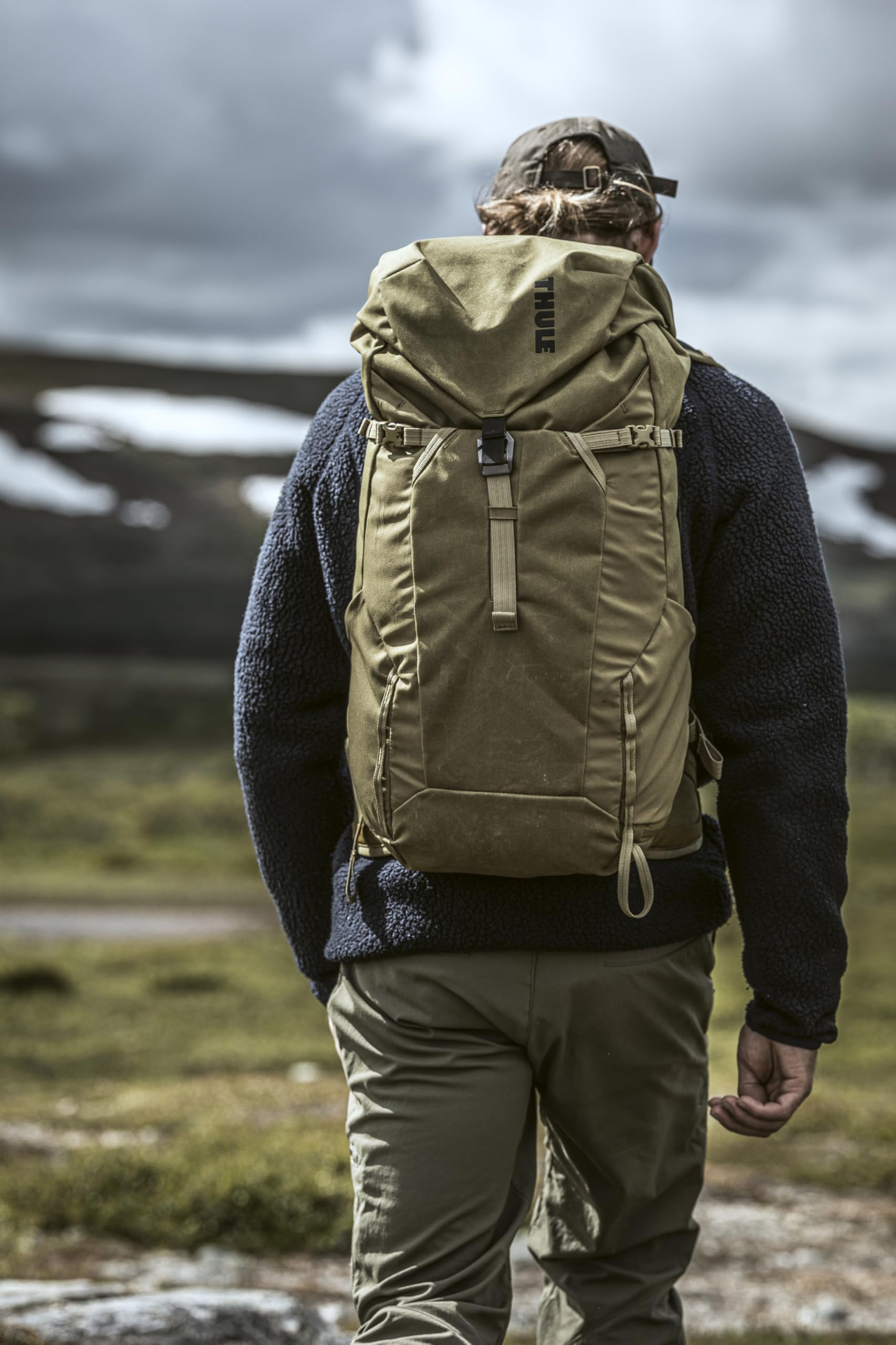Thule AllTrail X Hiking Backpack - Lightweight Trekking Backpack with Hydration System, Breathable Mesh Back Panel & Trekking Pole Loops - Perfect for Day Hikes, Camping & Outdoor Adventures