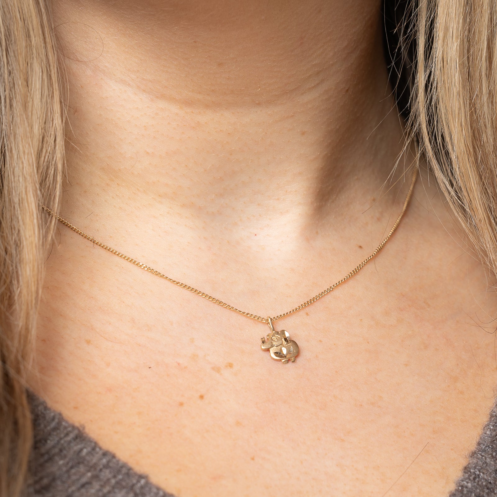10K Yellow Gold Elephant Pendant Necklace - Elegant Animal Jewelry for Women & Girls - Perfect for Birthday Gifts, Anniversary Presents & Everyday Wear