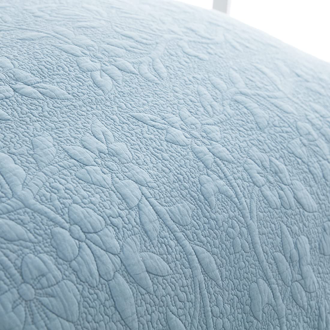 VCTOPS 3-Piece Elegant Embroidery Quilt Set - 100% Cotton Queen Size Bedspread with 2 Shams, Blue Floral Coverlet - Perfect for Master Bedroom, Guest Room & Cozy Home Decor