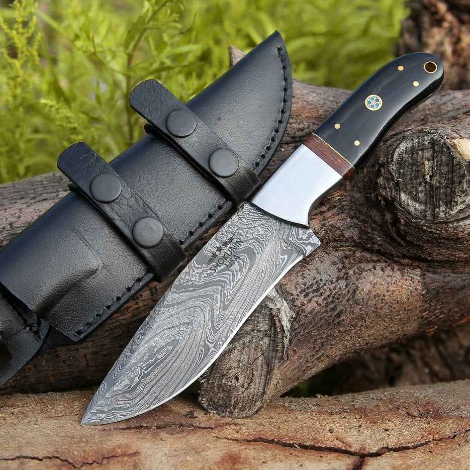 Premium Damascus Steel Hunting Knife with Horn & Rosewood Handle - Durable Outdoor Survival Tool for Camping, Hunting & Bushcraft