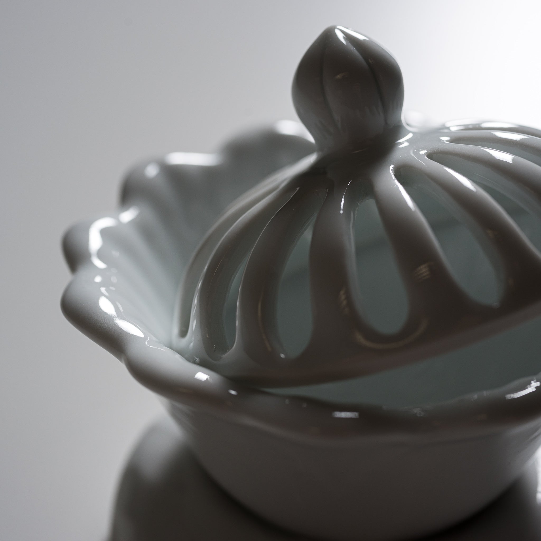 Arita Ware Hakuji Lotus Incense Burner - Japanese Porcelain Ceramic for Aromatherapy, Meditation & Home Decor