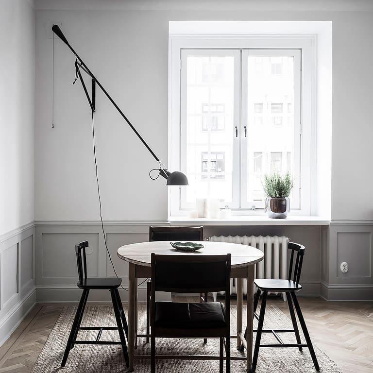 Modern Long Arm Wall Lamp - Adjustable Swing Arm Sconce for Bedroom, Living Room & Office - Perfect for Reading, Working & Ambient Lighting