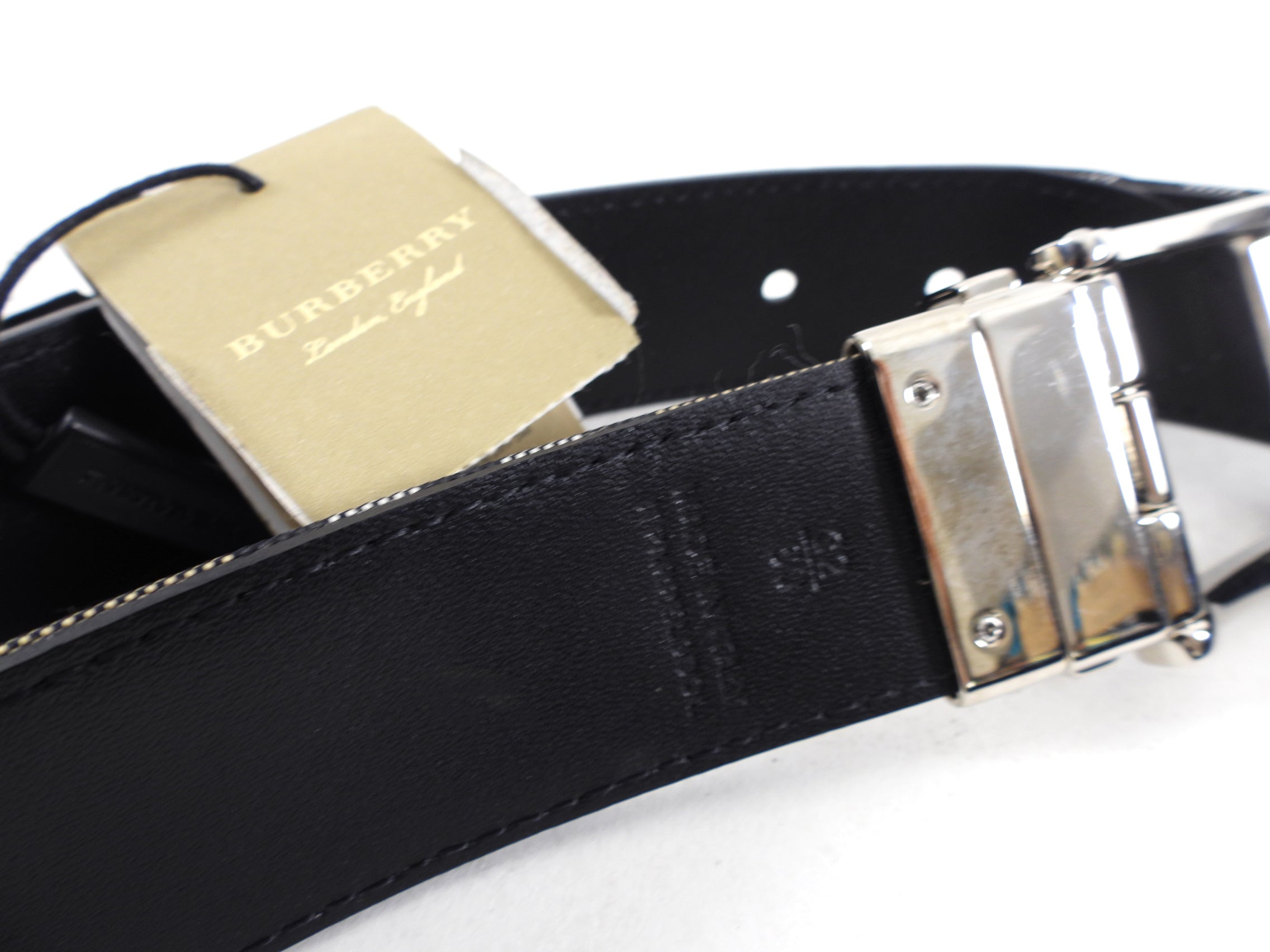 Burberry Reversible Belt - Nova Check & Black Leather - Size 80/32 - Perfect for Casual & Formal Outfits