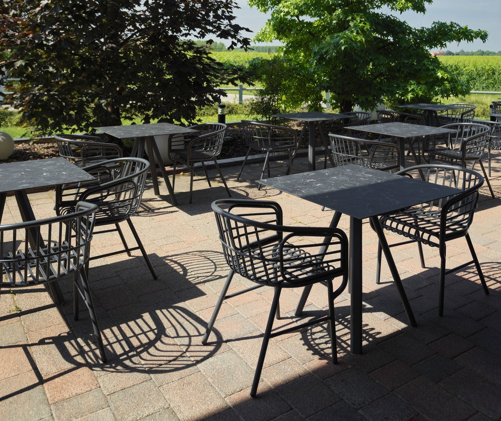 Casamania Raphia Aluminum Chair - Modern Outdoor Patio Furniture for Garden, Poolside & Balcony Relaxation