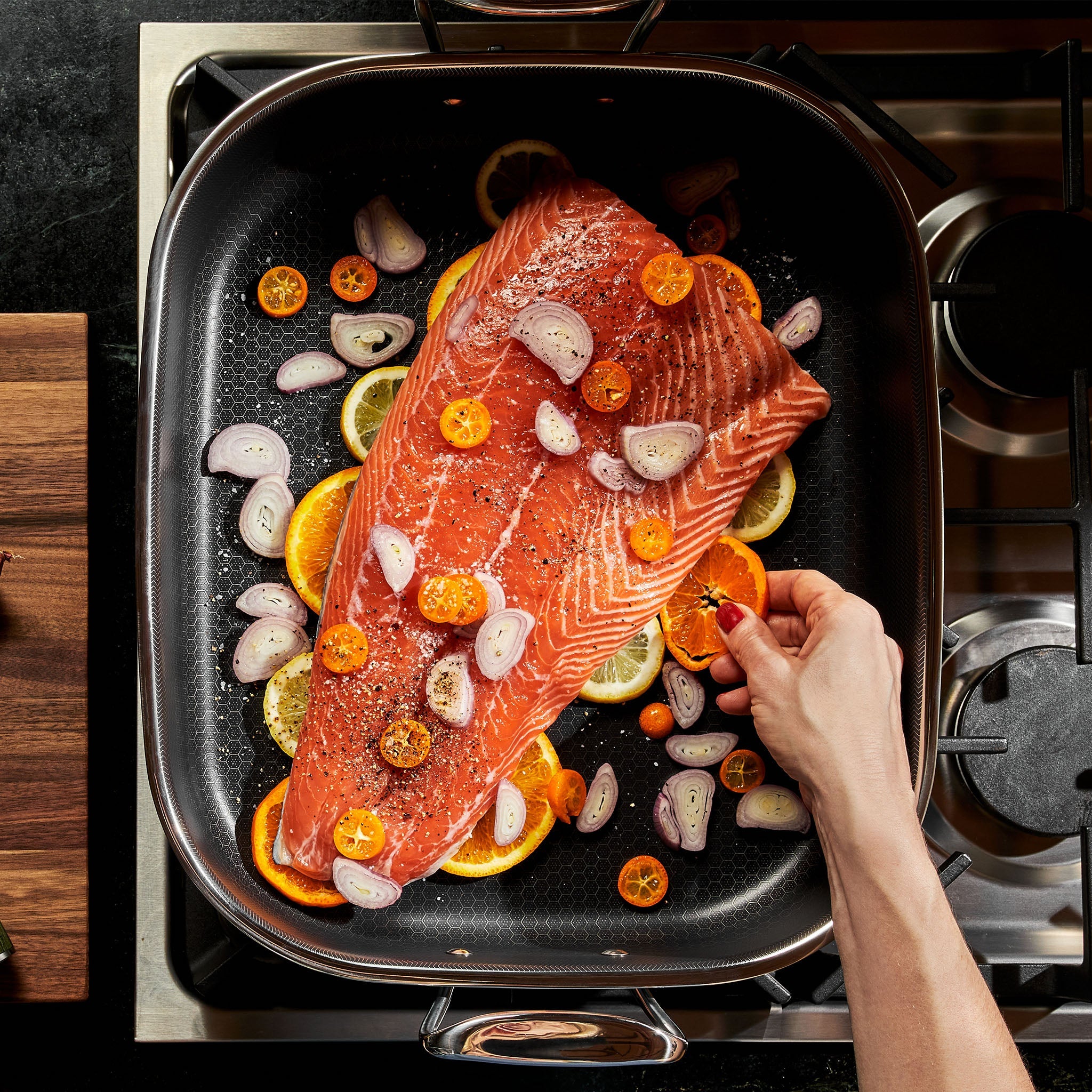 HexClad Hybrid Stainless Steel Roasting Pan with Nonstick Coating - Oven Safe, Dishwasher Safe - Perfect for Roasting Turkey, Chicken, and Vegetables for Holidays & Family Dinners