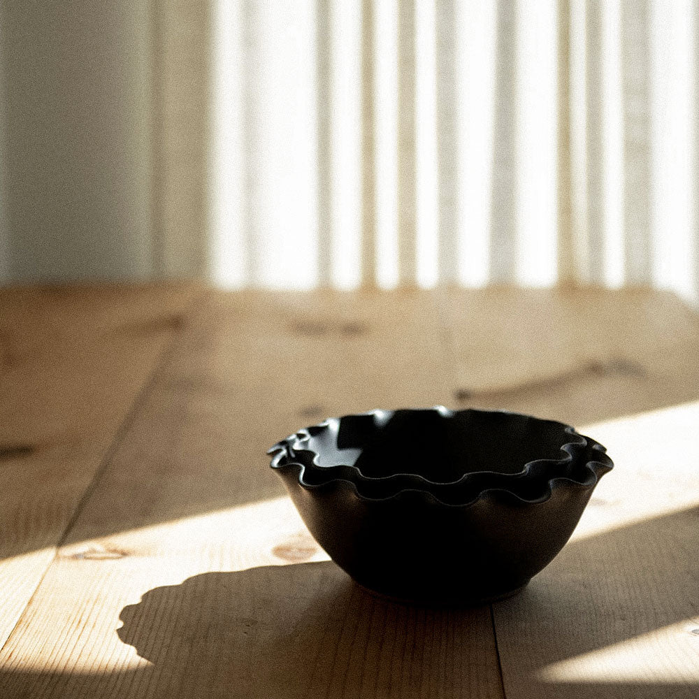 Premium Black Ceramic Wave Bowl - Elegant Serving Dish for Salads, Snacks & Desserts - Perfect for Dinner Parties & Home Decor