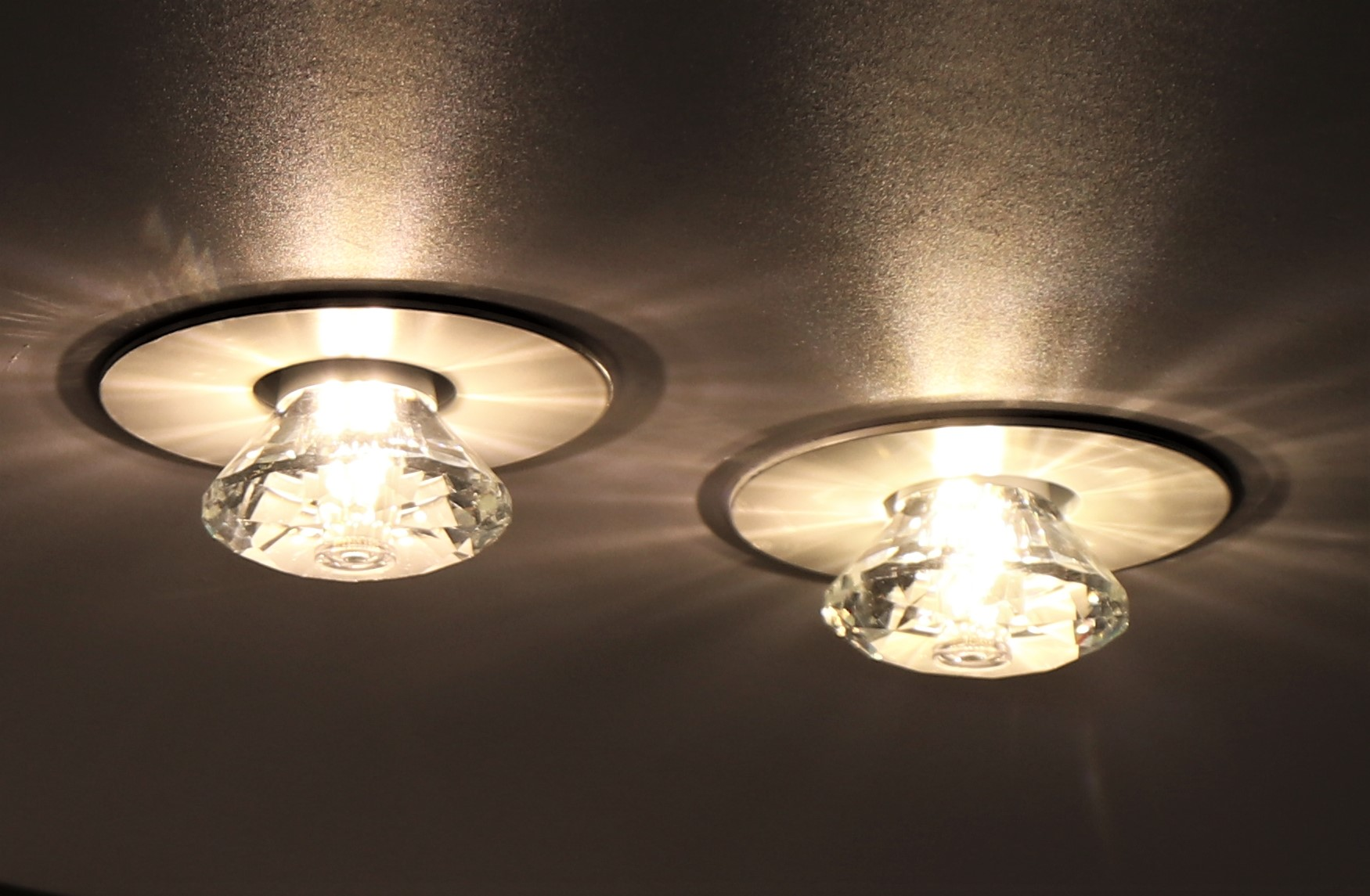 Round Diamond Crystal LED Light Bulb - Large Size, Energy Efficient, Dimmable - Perfect for Chandeliers, Ceiling Fixtures & Home Decoration Lighting