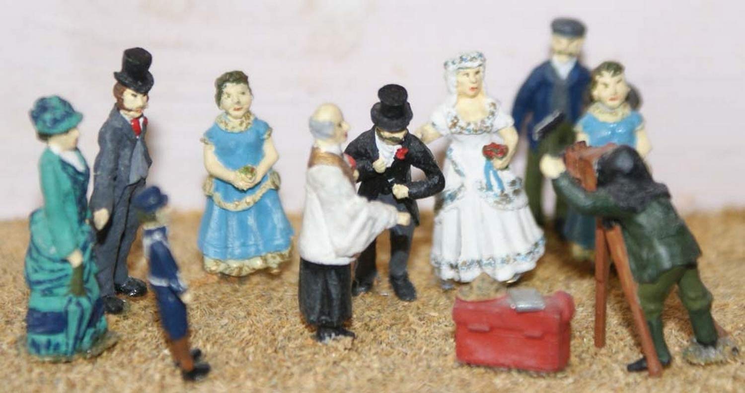 Langley Models Victorian Wedding Bride & Groom Bridesmaids OO Scale Unpainted Kit F38 - Perfect for Model Train Scenes, Dollhouse Miniatures & Wedding Cake Toppers