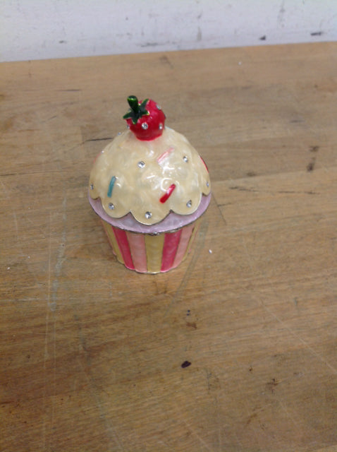 Vintage Enamel Cupcake Trinket Box - Cute Mini Jewelry Storage for Rings, Earrings & Small Keepsakes - Perfect for Birthday Gifts, Party Favors & Home Decor