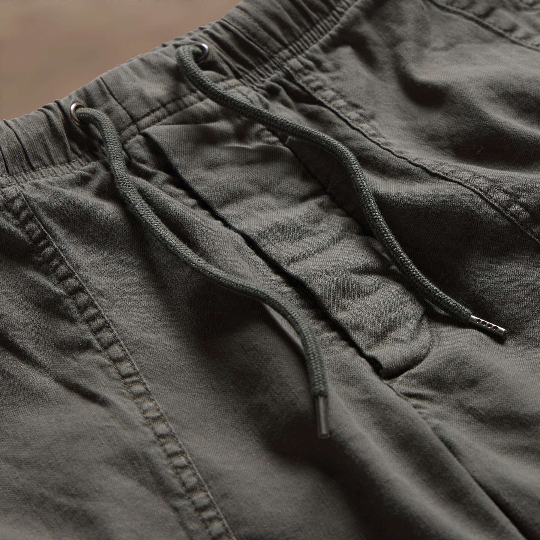 Men's Linen Blend Utility Shorts in Granite Pigment - Comfortable Casual Wear for Summer Outdoor Activities