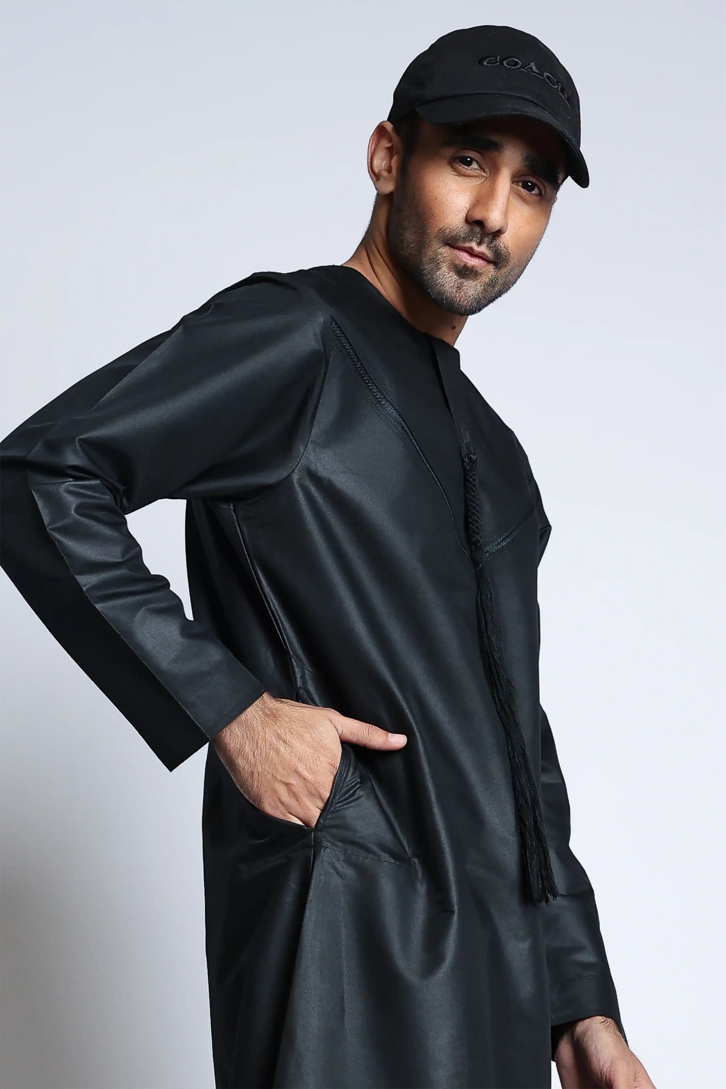 J148 Black Emirati Thobe for Men - Traditional Arabic Robe - Perfect for Eid, Weddings & Special Occasions