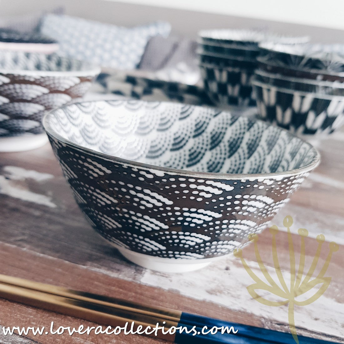 Awasaka Black & White Modern Waves Dinnerware Set - 16-Piece Porcelain Plates & Bowls for Stylish Dining - Perfect for Dinner Parties, Restaurant-Style Meals & Home Decor