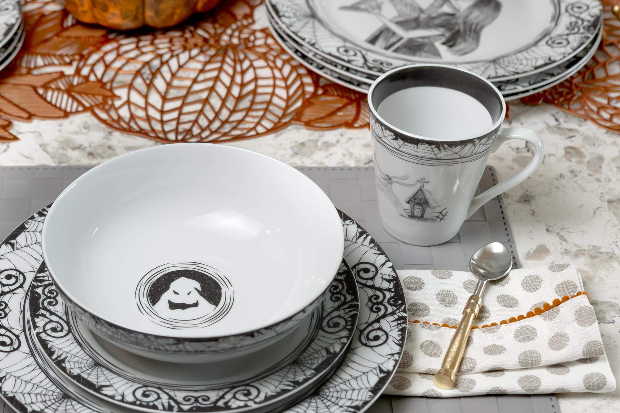 The Nightmare Before Christmas 16-Piece Dinnerware Set | Ceramic Plate & Bowl Set for Halloween & Christmas Dinner Parties | Perfect for Holiday Entertaining & Themed Decor