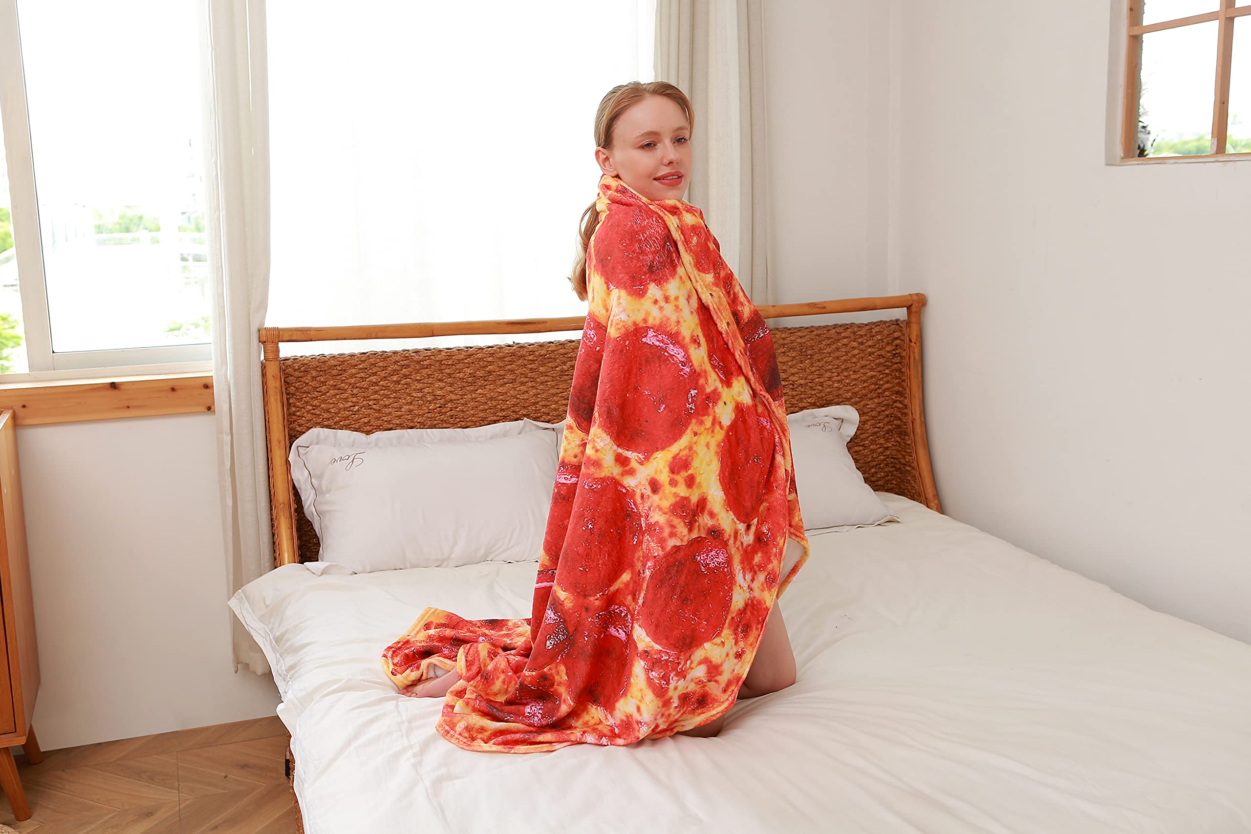 Funny Pizza Blanket for Adults & Kids - Cozy Pepperoni Pizza Throw Blanket - Perfect for Movie Nights, Gifts & Pizza Lovers