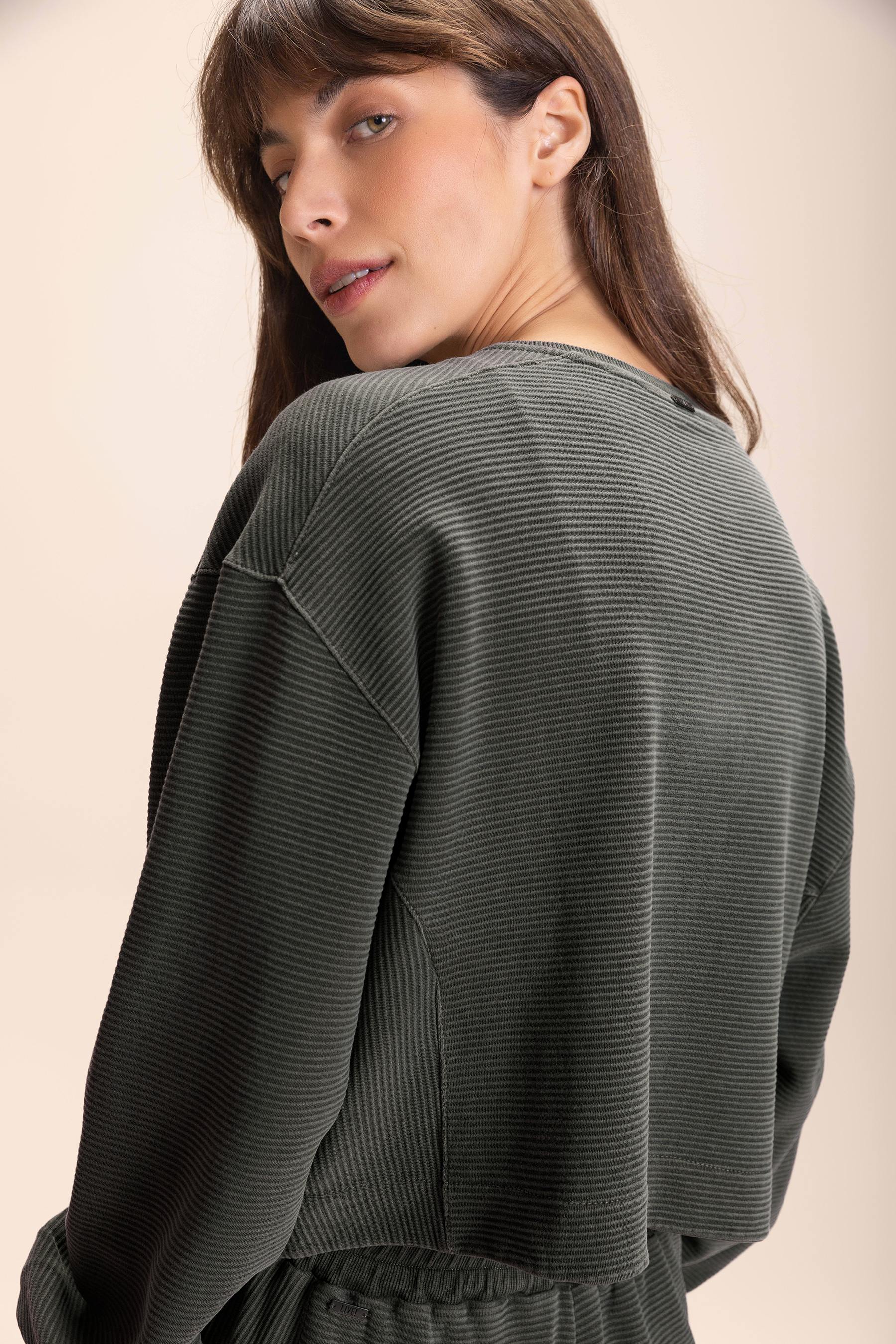 Soft Ribbed Washed Sweatshirt for Women & Men | Cozy Pullover Casual Crewneck | Perfect for Fall & Winter Layering