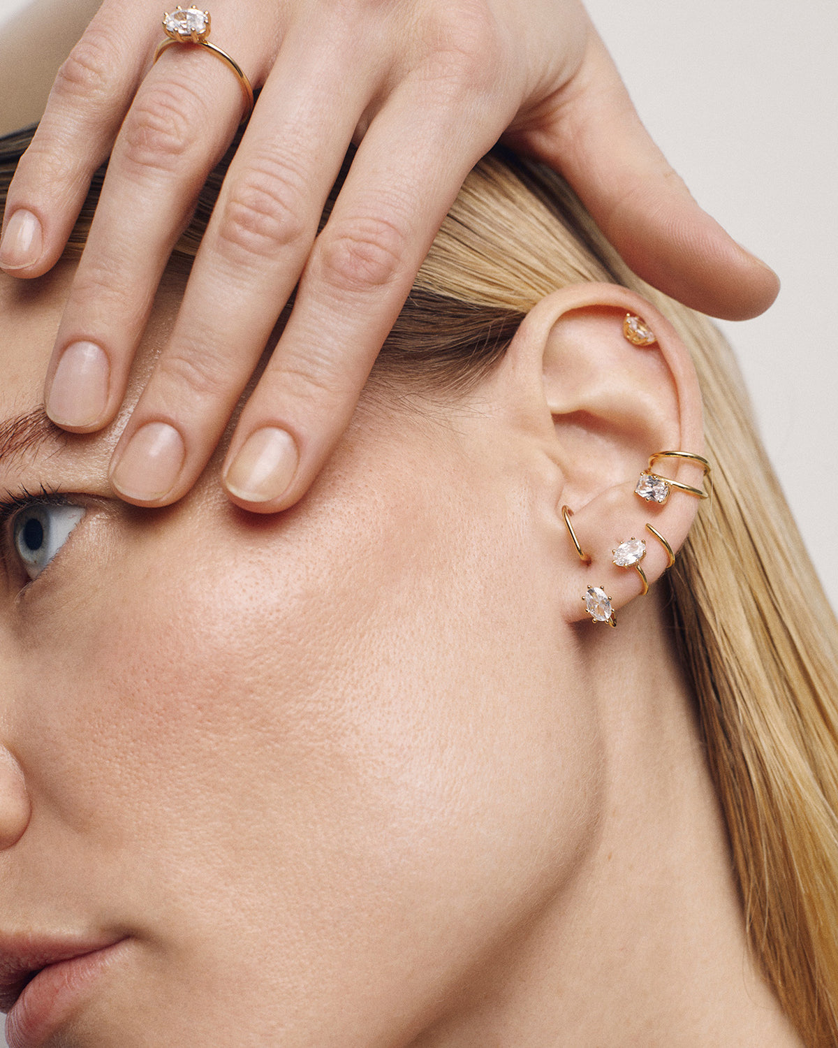 GRID 1 Helix Single Earring - Minimalist Cartilage Hoop Earring for Women - Perfect for Everyday Wear & Special Occasions