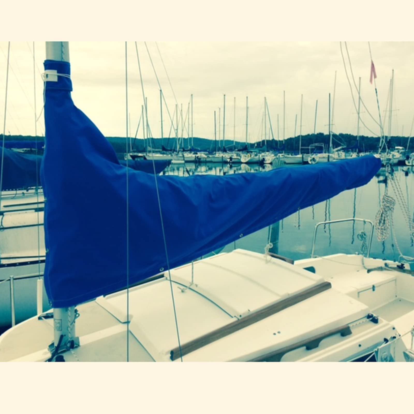 600D Heavy Duty Waterproof Sail Cover for Boats 12-13ft (396x117cm) - UV Resistant, Windproof & Snowproof Mainsail Boom Protection - Ideal for Sailboat Storage, Mooring & Harsh Weather Protection