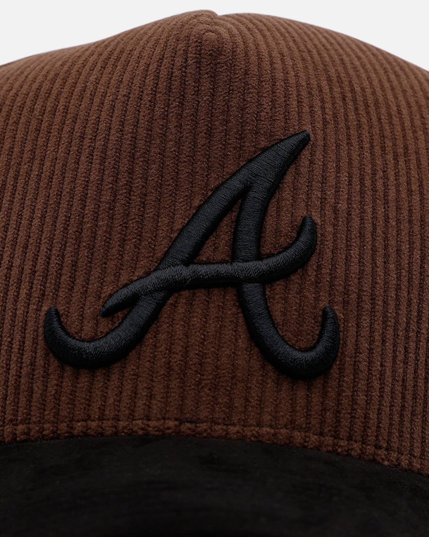 47 Brand Atlanta Braves 'Barren' Snapback Hat - Adjustable Corduroy Baseball Cap in Brown/Black for Men & Women - Perfect for Sports Games, Casual Outfits and Braves Fan Collections