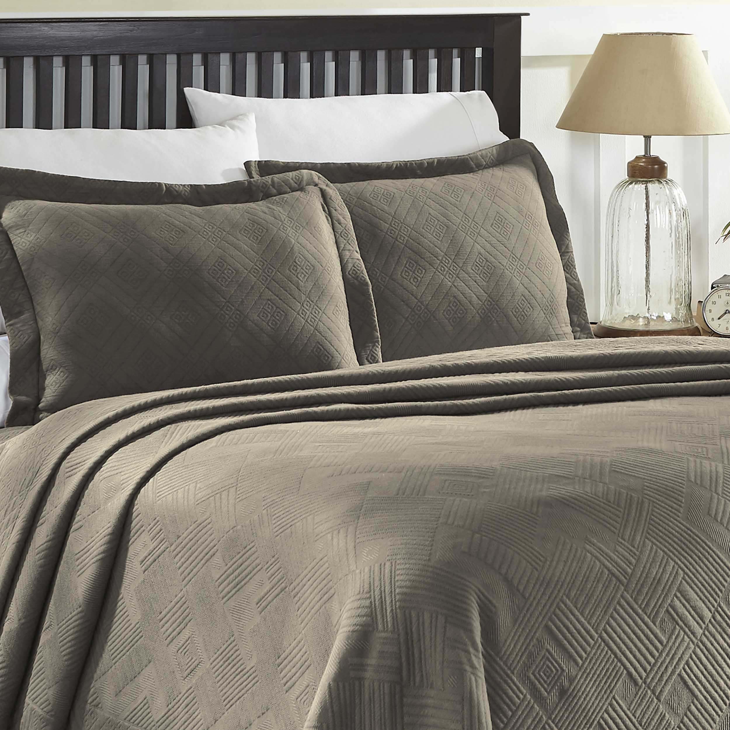 Geometric Fret Cotton Jacquard Matelasse Scalloped Bedspread Set - Queen Size Luxury Bedding for Modern Bedrooms | Perfect for Guest Rooms & Master Suites