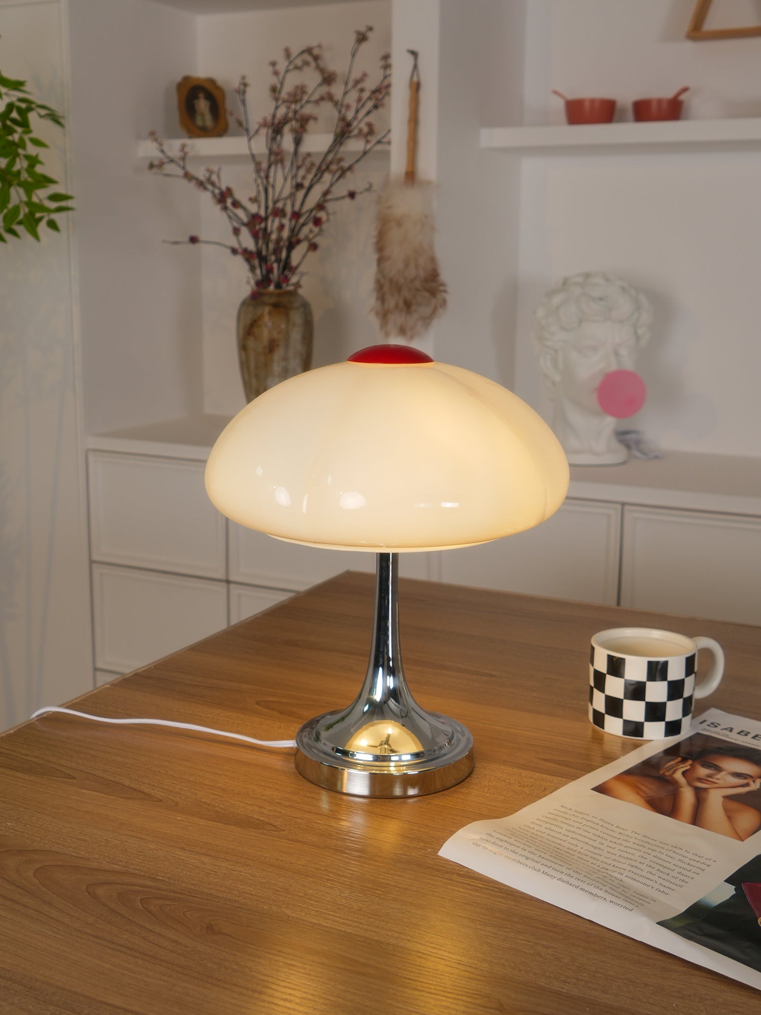Elegant Flower Petal Table Lamp - Modern Bedside Night Light for Bedroom, Living Room & Office Decor - Soft Ambient Lighting for Relaxation & Reading