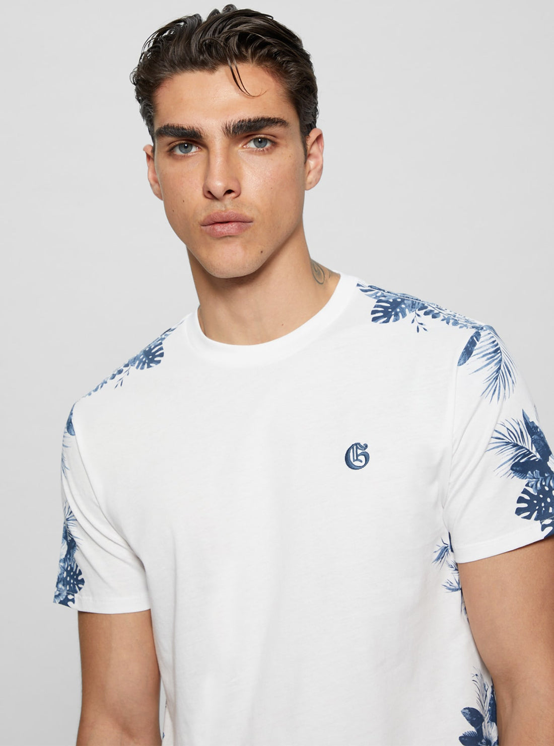 Eco-Friendly White Watercolor Palm Tree T-Shirt for Men & Women - Casual Summer Beach Wear & Tropical Vacation Outfit