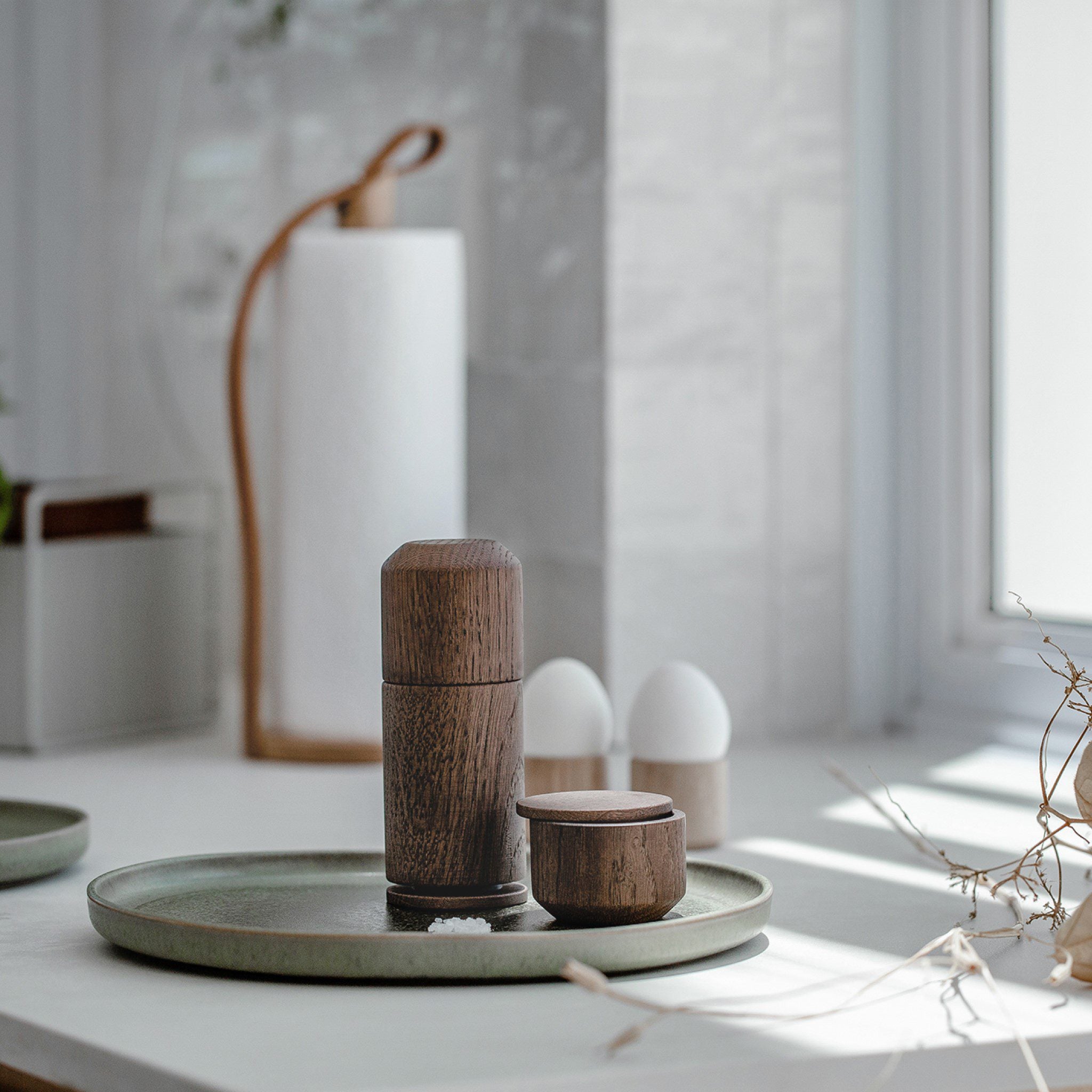 Premium EKTA LIVING 'Crush Me' Adjustable Salt and Pepper Grinder Set - Smoked Oak Wooden Mill for Gourmet Cooking & Dining Table Decor