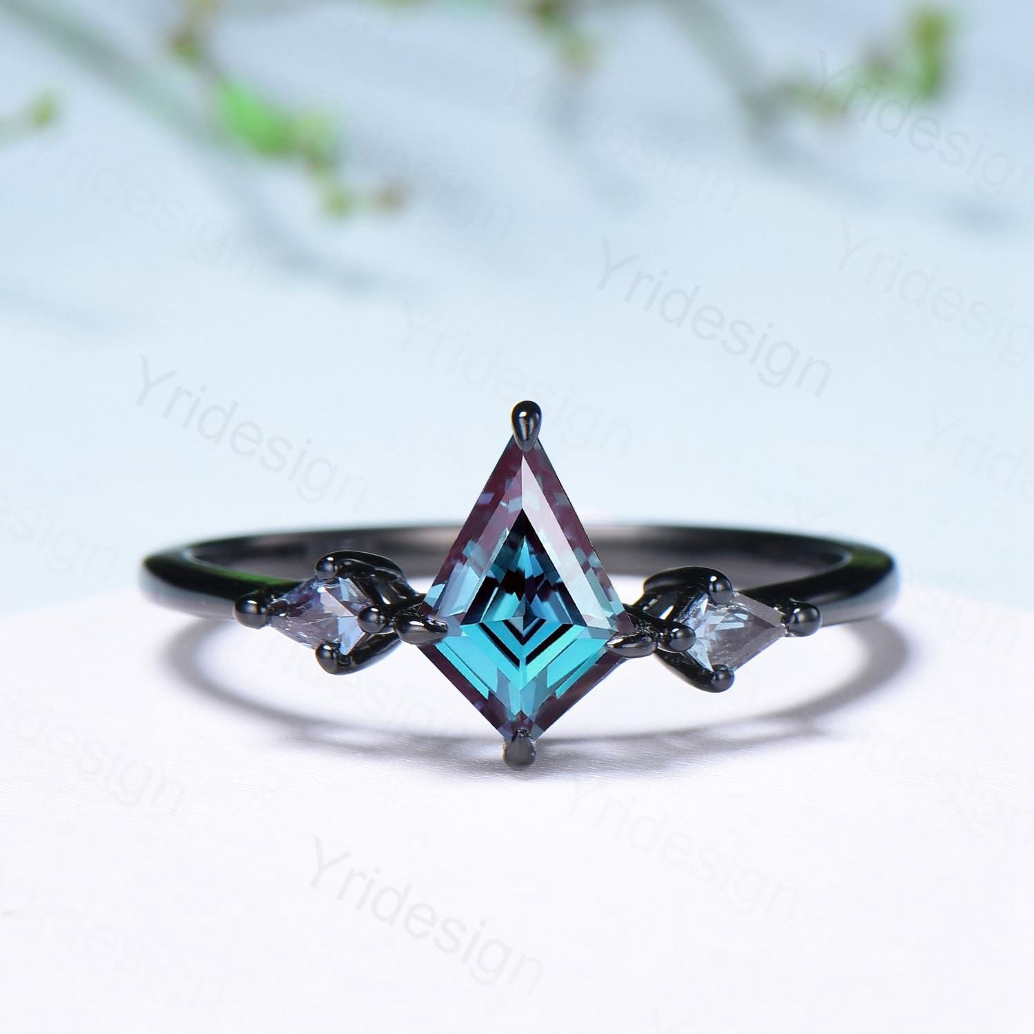 Minimalist Black Gold Three Stone Lab Grown Diamond Ring | Kite Cut Natural Salt & Pepper Diamond Engagement Ring | Silver Alexandrite Ring for Women | Perfect for Weddings, Anniversaries & Special Occasions