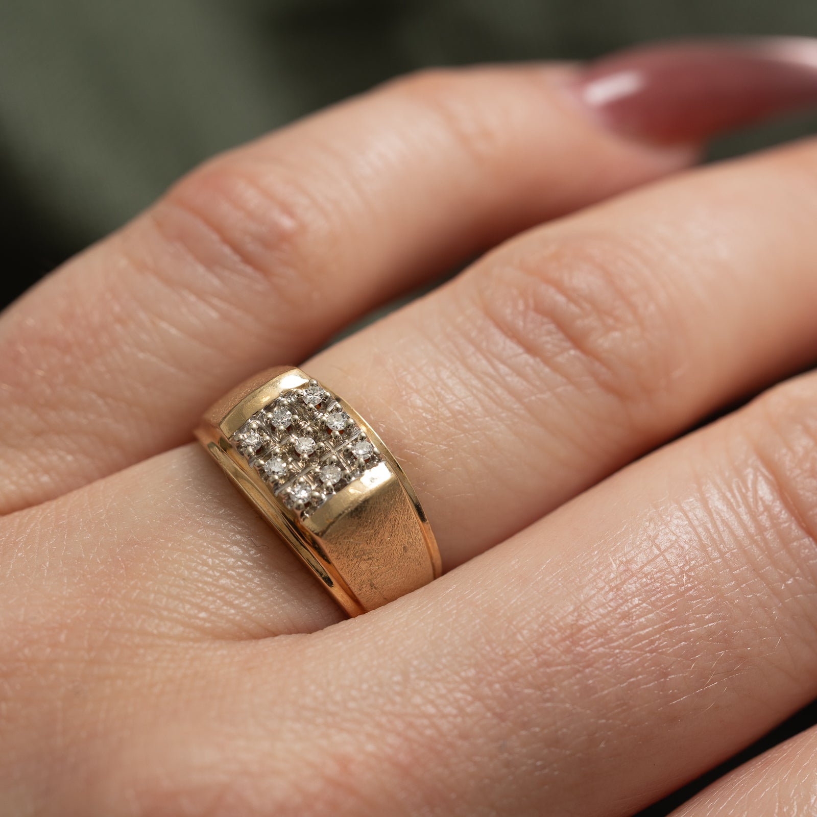 Diamond Grid Signet Ring for Women - 0.09 Carat Total Weight (ctw) - Size 5.5 - Elegant Minimalist Jewelry for Everyday Wear, Gift Giving & Special Occasions