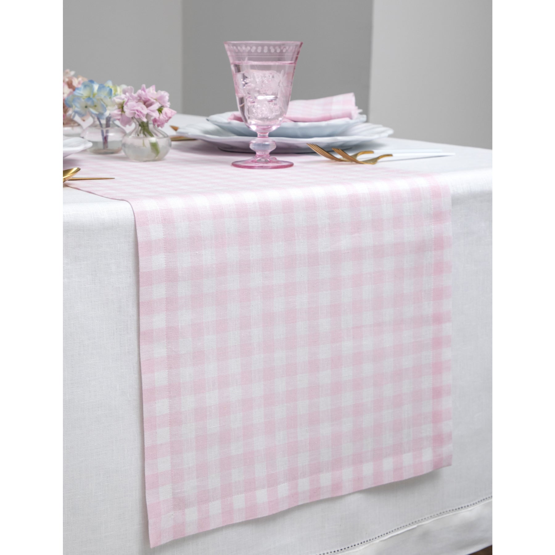 Stylish Gingham Table Runner for Dining & Kitchen Decor - Perfect for Farmhouse, Rustic, and Country Style Tables